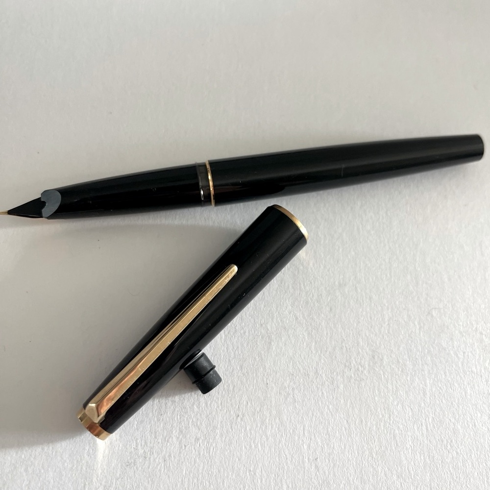 MontBlanc Meisterstuck 4810 Fountain Pen 14k Nib 585